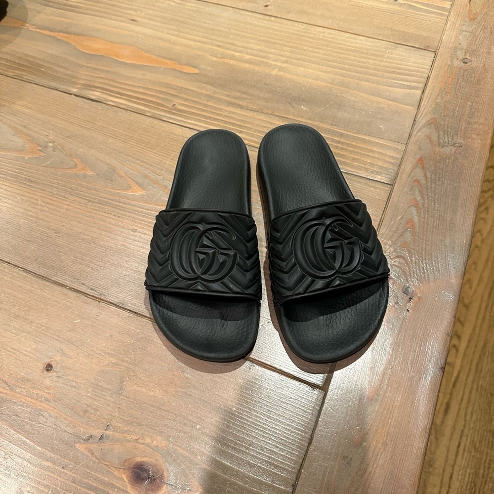 Gucci Womens Size 8 slides